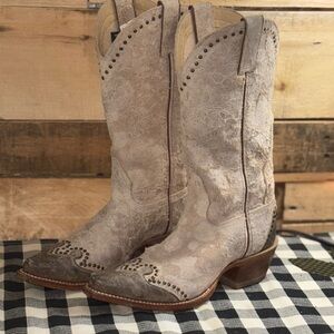 Chic Beige Heeled Western Boots